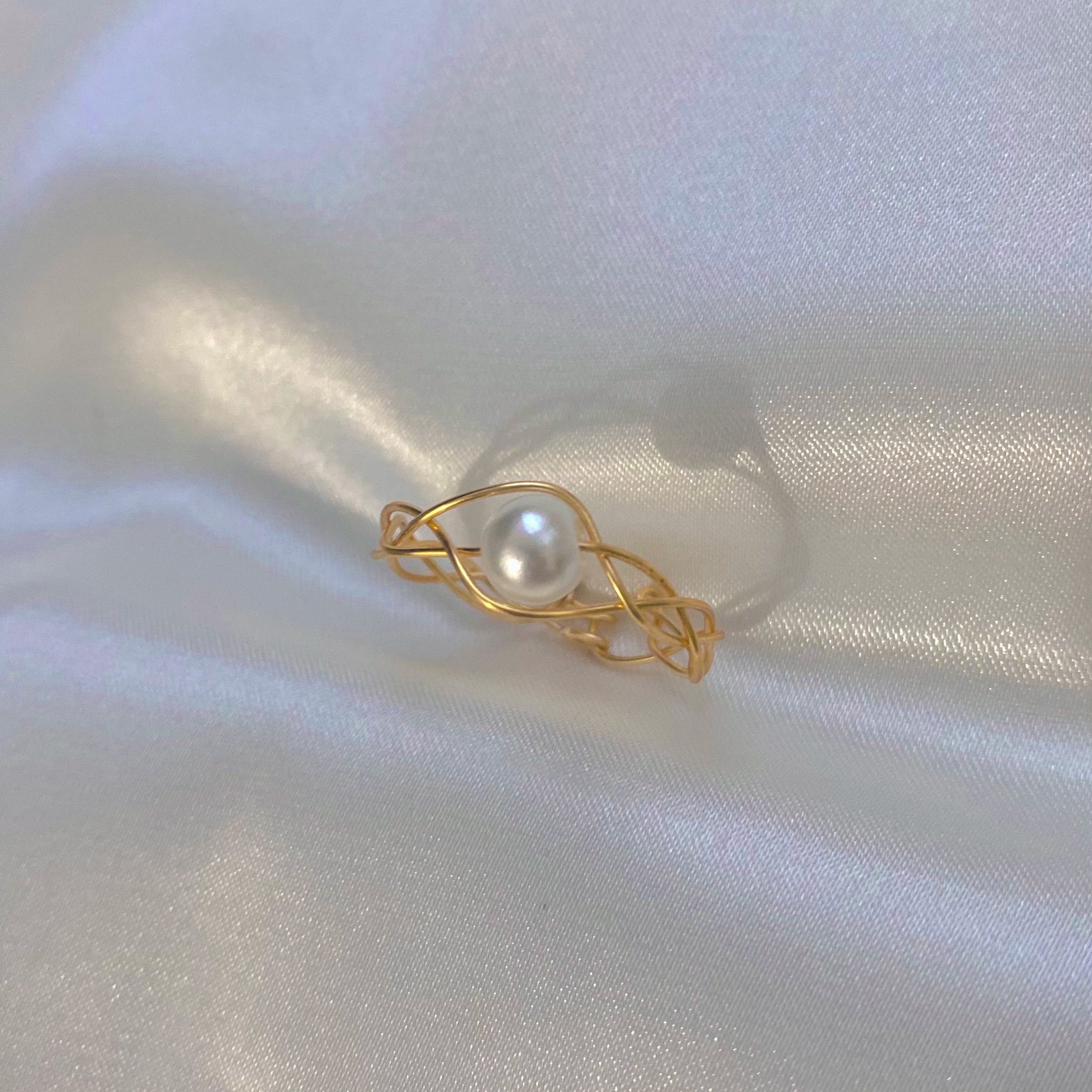 Abs Pearl Braid Ring
