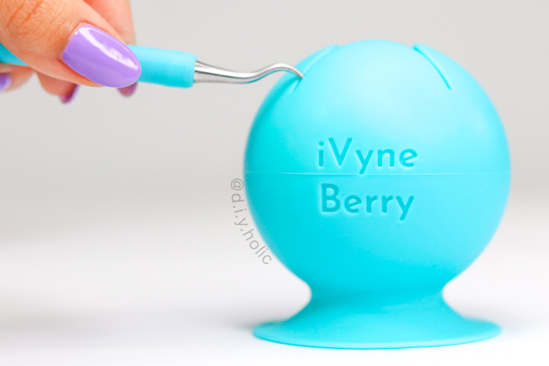 iVyne Berry Suctioned Vinyl Weeding Scrap Collector & Holder for Weeding  Tools for Vinyl - Blue