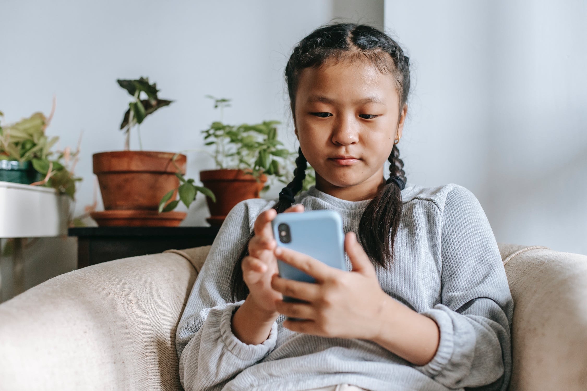 Five Boundaries to Put in Place for Your Kids’ New Technology