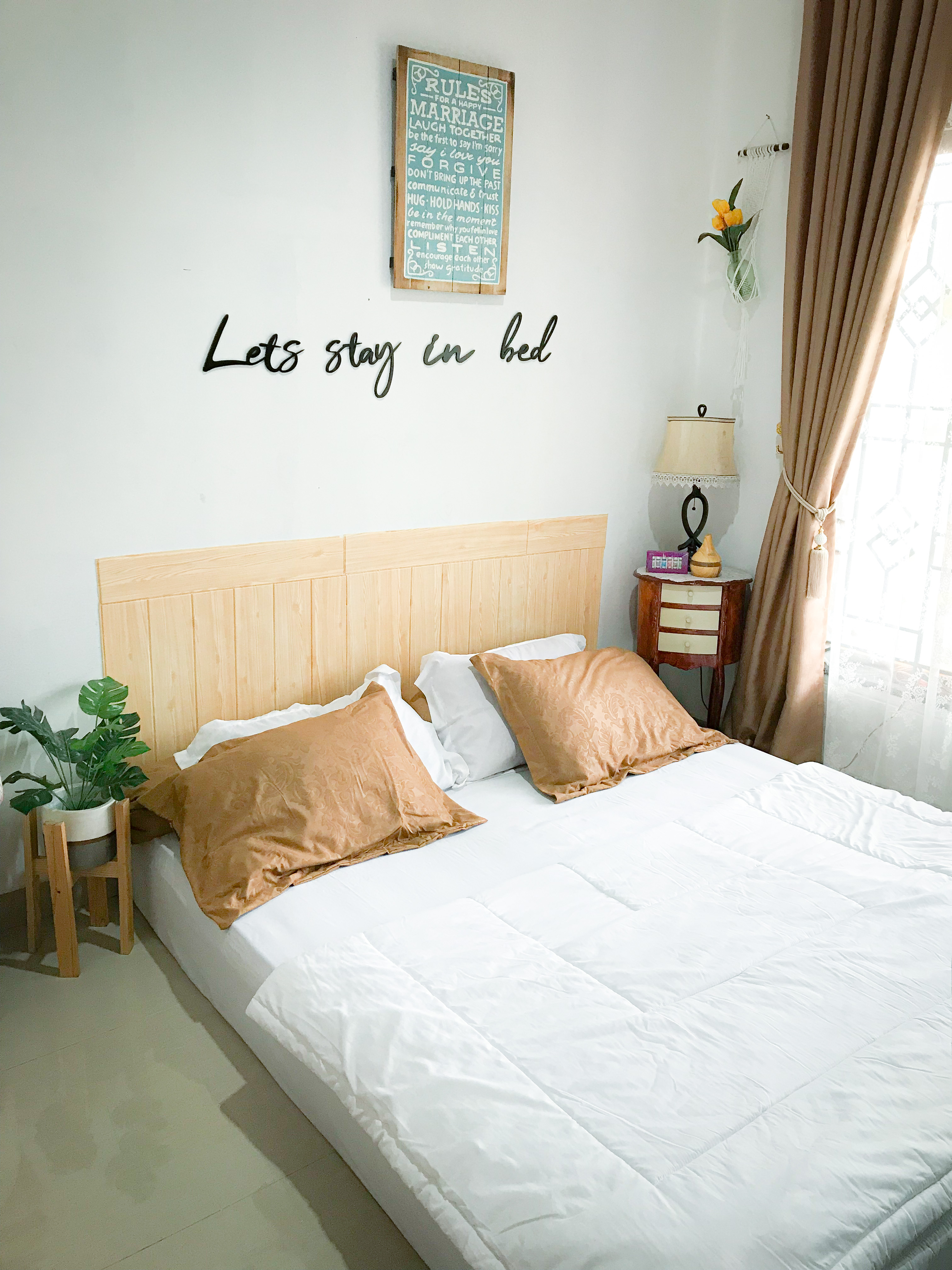 11. Walldeco Lets stay in bed 