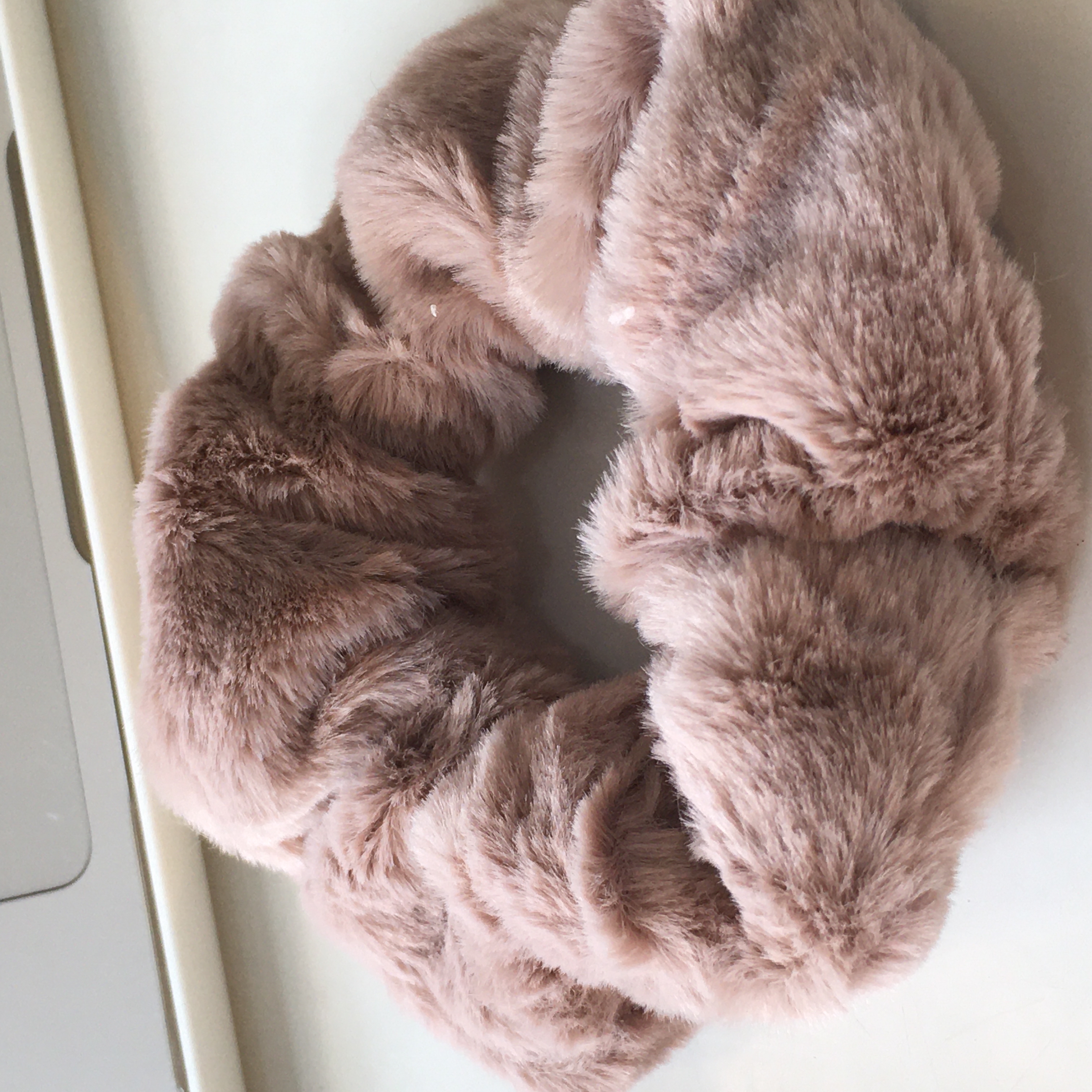 96. Yumi fluffy scrunchie